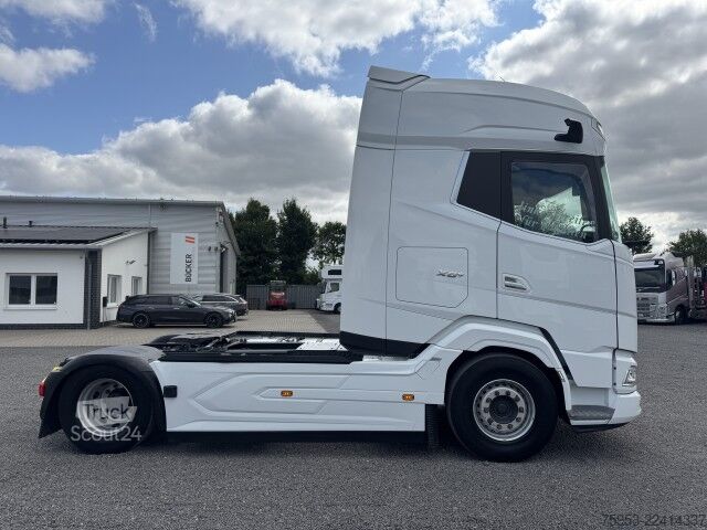 Vakio vetoauto DAF XG+ 530 FT 4x2 VExec Standklima Intarder Leder