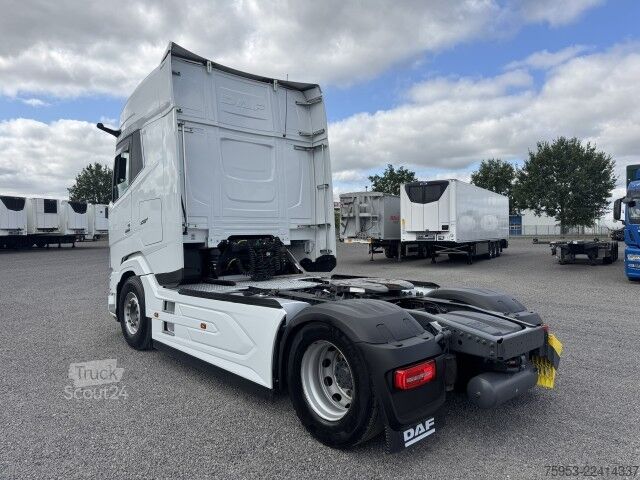 Vakio vetoauto DAF XG+ 530 FT 4x2 VExec Standklima Intarder Leder