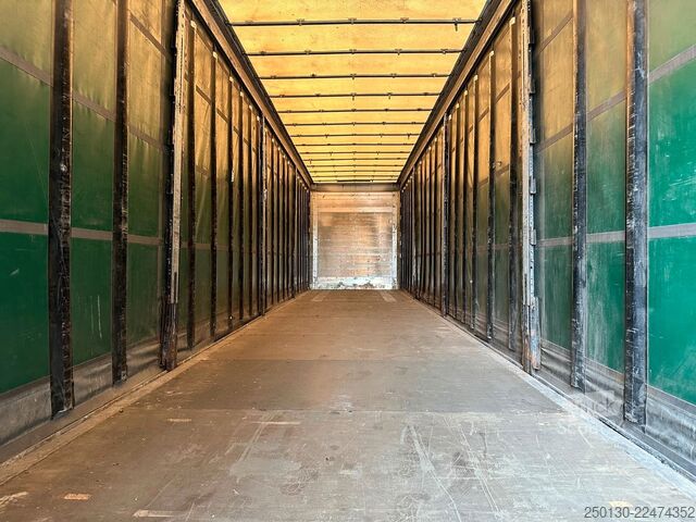Semiremorcă deschisă cu prelată SCHMITZ CARGOBULL SCB*S3T MegaTrailer Curtainsider Edscha