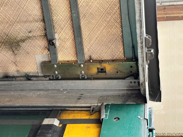 Semiremorcă deschisă cu prelată SCHMITZ CARGOBULL SCB*S3T MegaTrailer Curtainsider Edscha