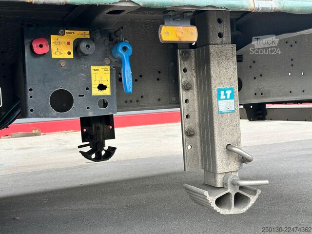 Semiremorcă deschisă cu prelată SCHMITZ CARGOBULL SCB*S3T MegaTrailer Curtainsider Edscha