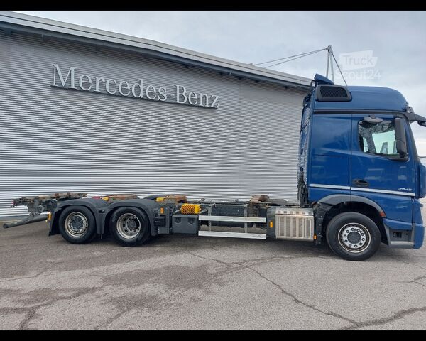Cassone intercambiabile con struttura a box MERCEDES-BENZ Actros 5 distribuzione 25 6x2 - Actros 5 distribuzione 2545 L 6x2