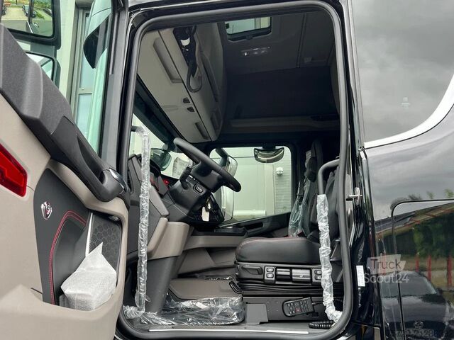 Transporteur de bois Scania R590 6x4 BL Plattform / Kran TAJFUN LIV L150Z