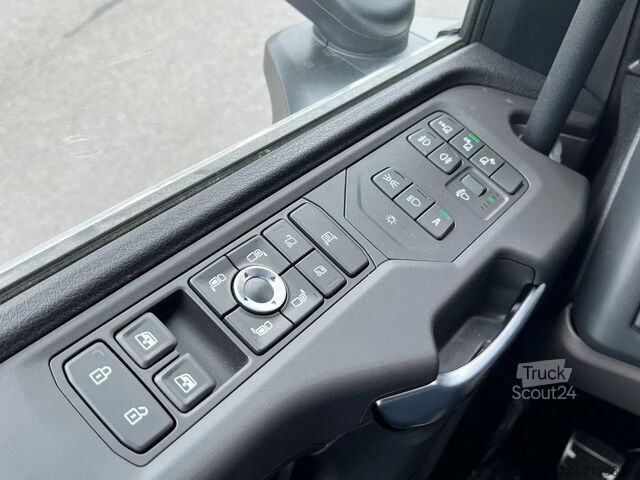 Transporter drewna Scania R590 6x4 BL Plattform / Kran TAJFUN LIV L150Z