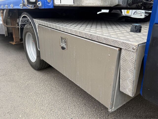 Camion porte-voitures IVECO 40c17 + Veldhuizen P33-2 Minisattel, Stapler