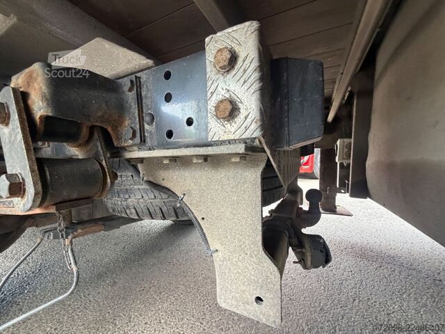 Camion porte-voitures IVECO 40c17 + Veldhuizen P33-2 Minisattel, Stapler