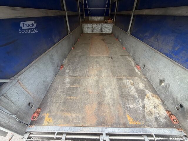 Camion porte-voitures IVECO 40c17 + Veldhuizen P33-2 Minisattel, Stapler