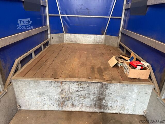 Camion porte-voitures IVECO 40c17 + Veldhuizen P33-2 Minisattel, Stapler