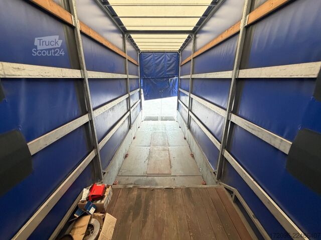 Camion porte-voitures IVECO 40c17 + Veldhuizen P33-2 Minisattel, Stapler