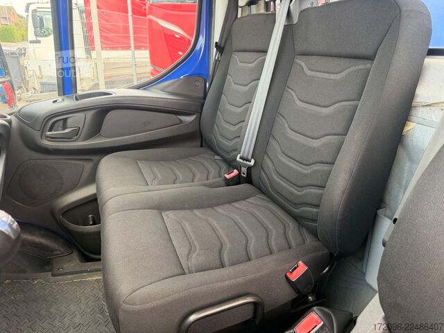 Camion porte-voitures IVECO 40c17 + Veldhuizen P33-2 Minisattel, Stapler