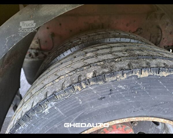 Camión para usos especiales IVECO iveco 120E24N115 FURGONE CHIUSO CON SPONDA MONTACARICHI