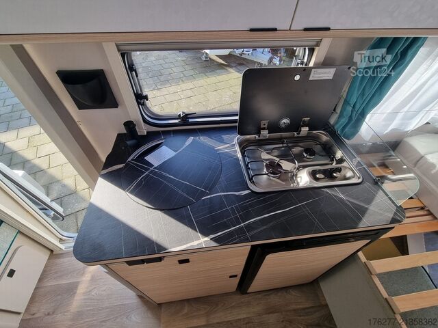 Путешествующий автоприцеп (туристический караван) Eriba Touring 530 Urban