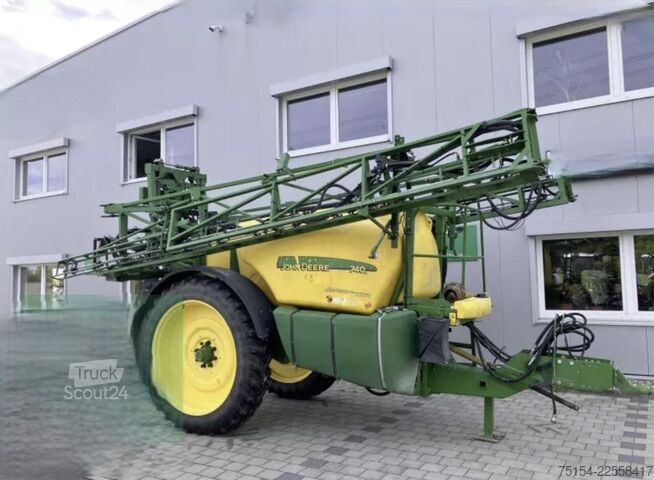 Pesticit püskürtücü John Deere 740i