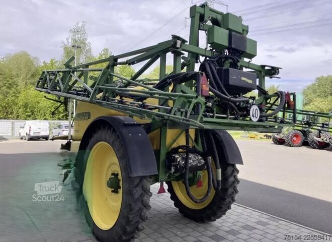 Pesticit püskürtücü John Deere 740i