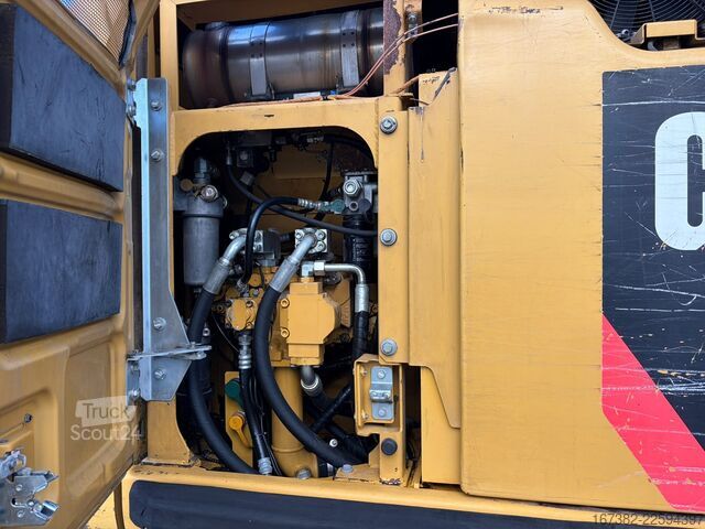 Pelle sur chenilles Caterpillar 320ELRR