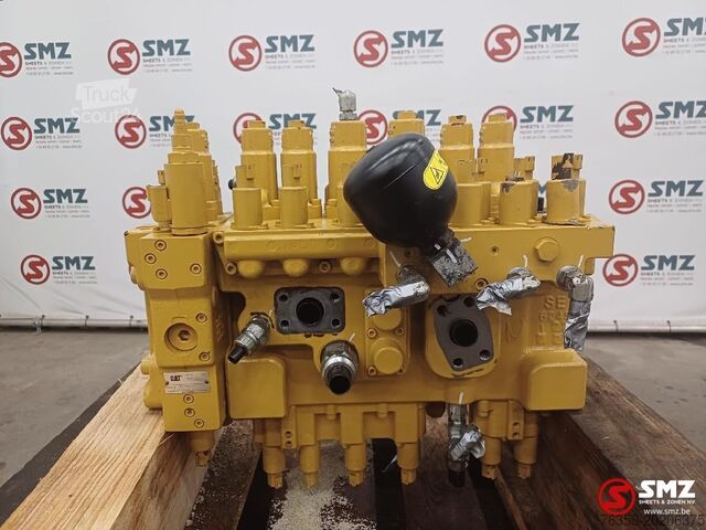 Hidravlični sistem Caterpillar Main valve control Caterpillar