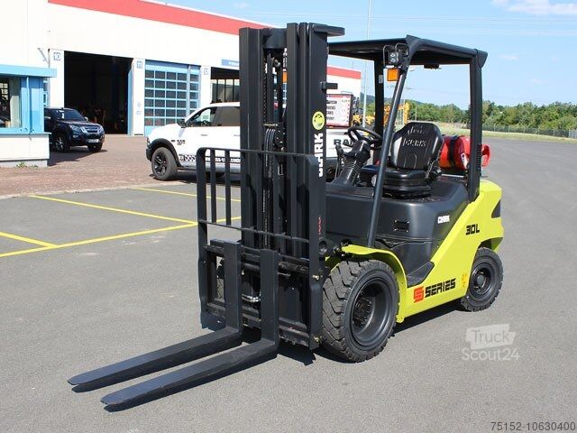 Front fork lift Clark S 30 Triplex Freisichtmast
