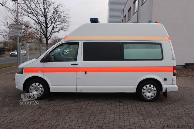 Brandbil VOLKSWAGEN T5 Transporter Hochdach lang KTW Klima Automatik