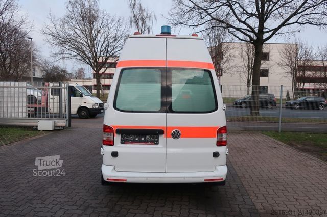 Brandbil VOLKSWAGEN T5 Transporter Hochdach lang KTW Klima Automatik