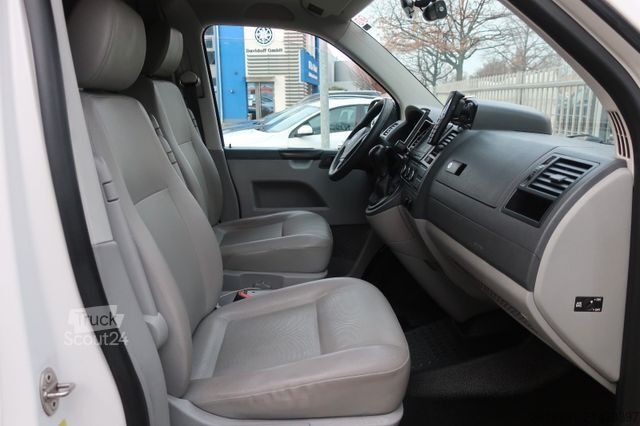 Brandbil VOLKSWAGEN T5 Transporter Hochdach lang KTW Klima Automatik