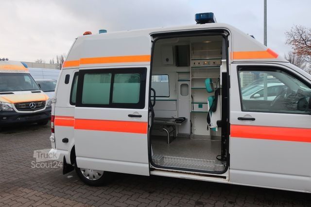 Brandbil VOLKSWAGEN T5 Transporter Hochdach lang KTW Klima Automatik