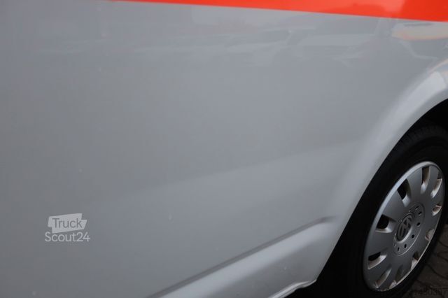 Brandbil VOLKSWAGEN T5 Transporter Hochdach lang KTW Klima Automatik