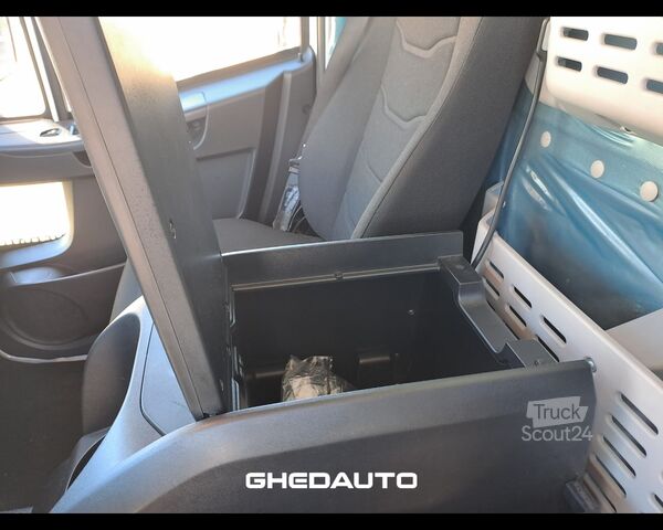 Vakio vetoauto IVECO MOTRICE IVECO EUROCARGO 180 320 CASSONE CON CENTINA E SPONDA IDRAULICA