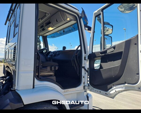 Vakio vetoauto IVECO MOTRICE IVECO EUROCARGO 180 320 CASSONE CON CENTINA E SPONDA IDRAULICA