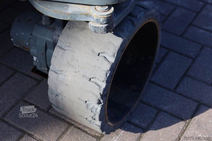 Ножичний підйомник Holland Lift Ecostar HL-11816 Electric, 14m Working Height, 300