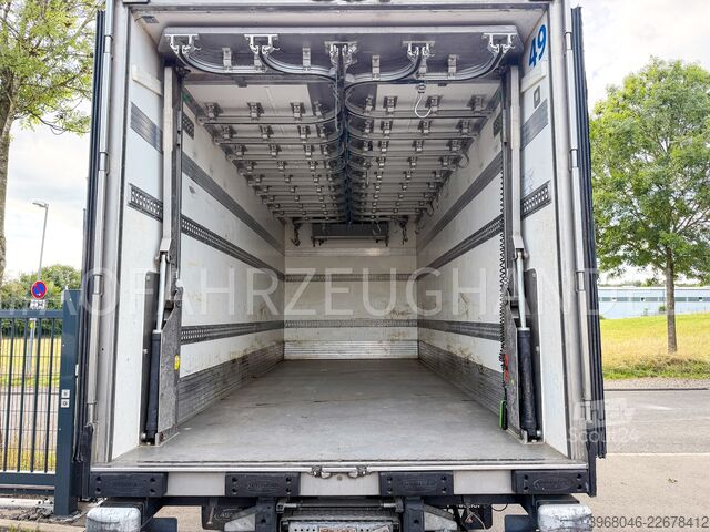 Soğutuculu kamyon DAF LF 210 Fleischerhacken-Automatik-Carrier