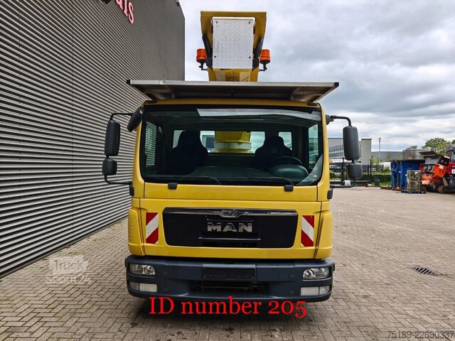 Lifting platform MAN TGL 8.220 4x2 Palfinger P300KS