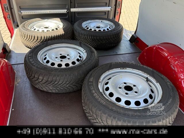 Панелен ван VW Caddy Maxi DSG Klima Navi Kamera 2 Schiebetüren
