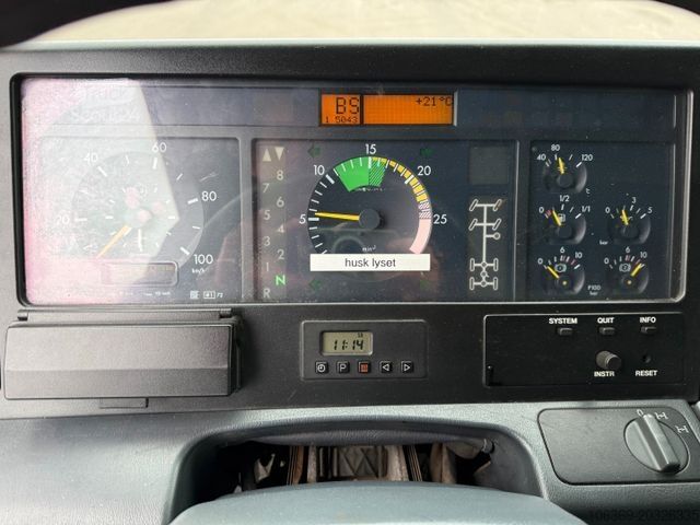 Imutyhjysäiliöauto MERCEDES-BENZ Actros 4140 8x4 KOKS MEGAVAC 8000 ADR Dry Vac