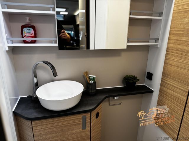 Полуинтегрированный автодом HOBBY Maxia T 740 WE Smart Home Teppichboden Assistenz