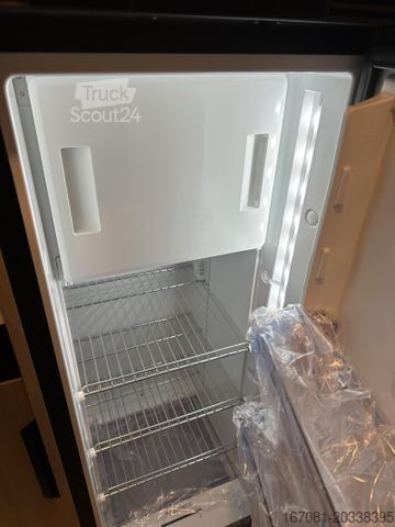 Camper van DREAMER Select D68 Saphir Messe-Leipzig-Halle 5A-Stand33