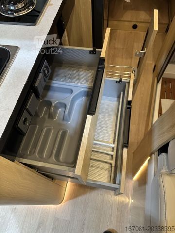 Camper van DREAMER Select D68 Saphir Messe-Leipzig-Halle 5A-Stand33