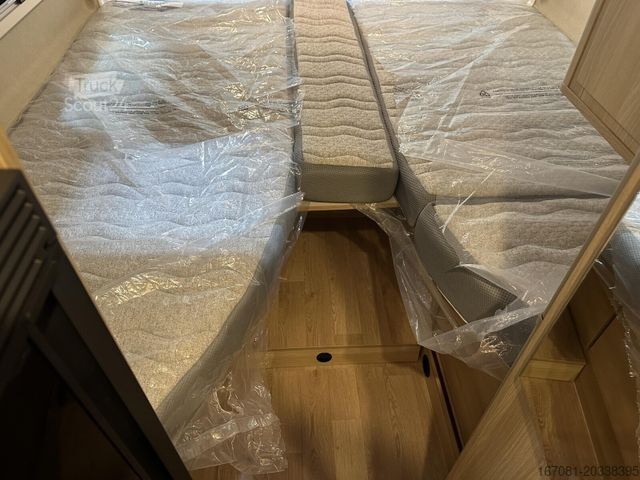 Camper van DREAMER Select D68 Saphir Messe-Leipzig-Halle 5A-Stand33