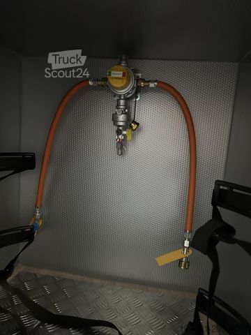 Camper van DREAMER Select D68 Saphir Messe-Leipzig-Halle 5A-Stand33