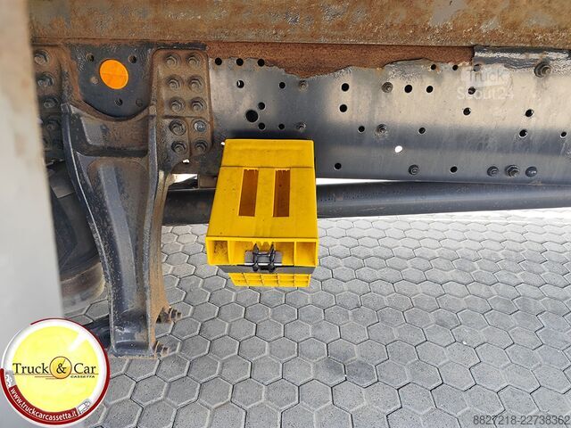 Teherautó furgonnal és hidraulikus emelőhátfallal Iveco stralis 420