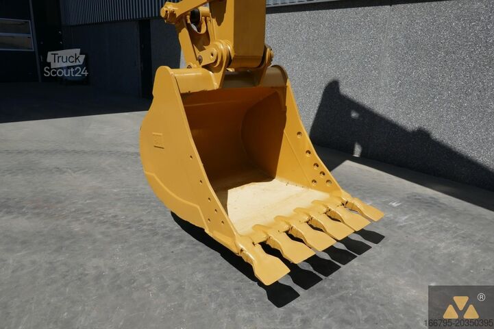 Grävmaskin på larvband Caterpillar 335F LCR
