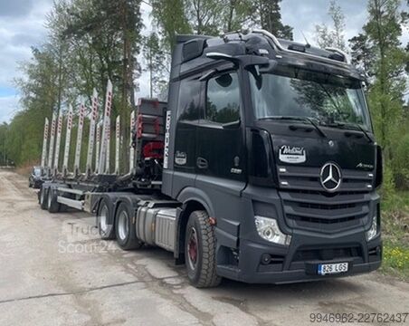 Baļķu pārvadāšana Mercedes-Benz actros