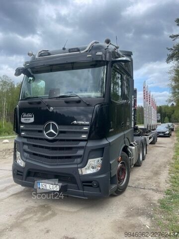 Baļķu pārvadāšana Mercedes-Benz actros