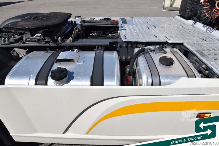 Vakio vetoauto DAF XF 530 SSC Hydraulik Intarder Standklima Leder
