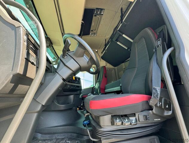 Стандартен влекач VOLVO FH 13.500 EURO 6 TWINSTEER 2x TANKS ONLY 765.000