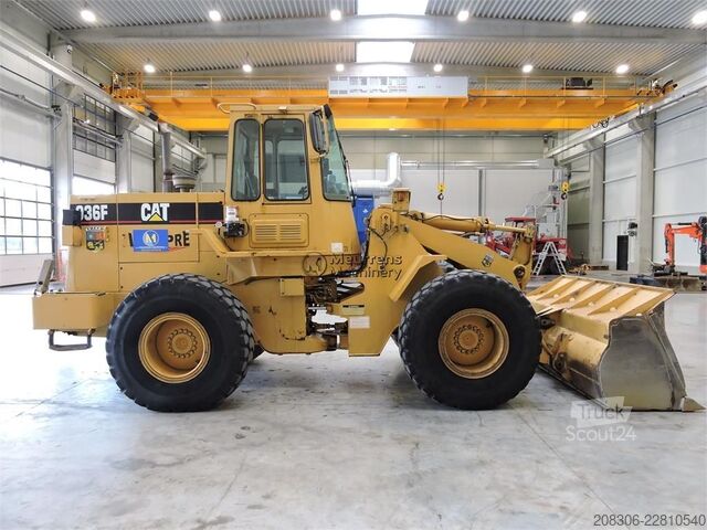 Челен товарач CATERPILLAR 936F