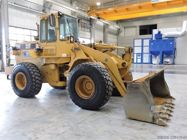Челен товарач CATERPILLAR 936F