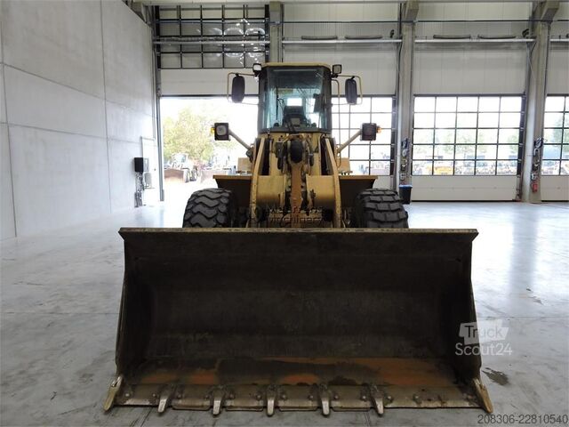 Челен товарач CATERPILLAR 936F