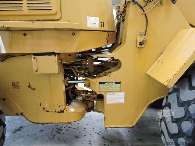 Челен товарач CATERPILLAR 936F