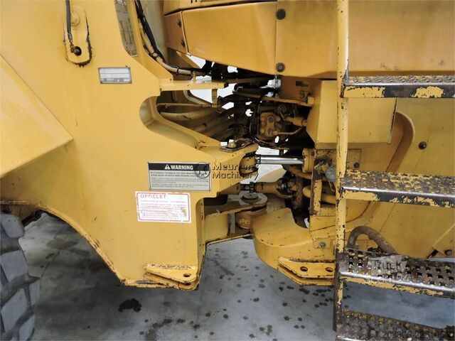 Челен товарач CATERPILLAR 936F