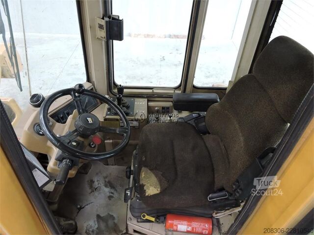 Челен товарач CATERPILLAR 936F